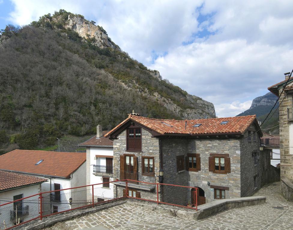 Kapel Etxea Hotel Urzainqui Exterior photo